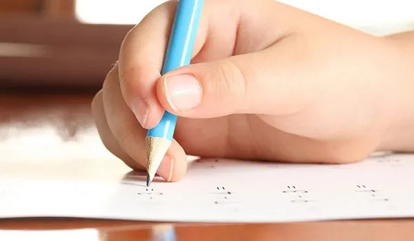 5 روش برای آموزش مداد دست گرفتن به کودکان پیش دبستانی
