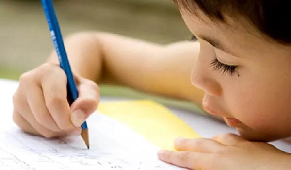 5 روش برای آموزش مداد دست گرفتن به کودکان پیش دبستانی