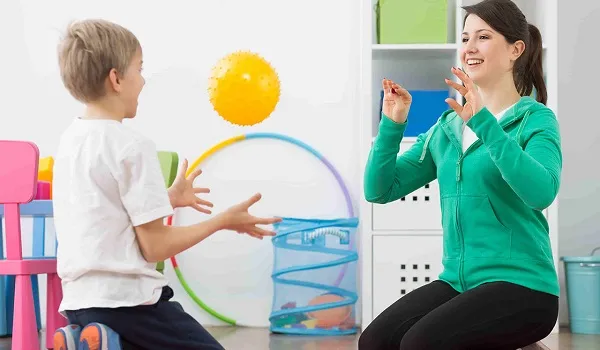 بازی درمانی کودک بهترین روش برای بهبود سلامت روان و رشد کودک