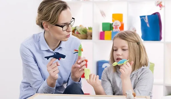 بازی درمانی کودک بهترین روش برای بهبود سلامت روان و رشد کودک