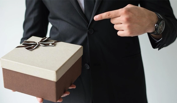 دغدغه اصلی کاربران در انتخاب هدیه روز کارمند چیست؟